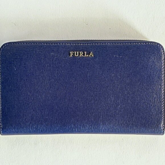 Furla extra large zip around leather wallet. Brand new with tags in box - Picture 2 of 5
